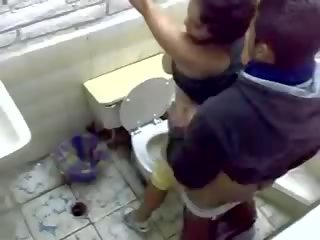 Mexican Couple Caught Bean Fucked In Toilet vid